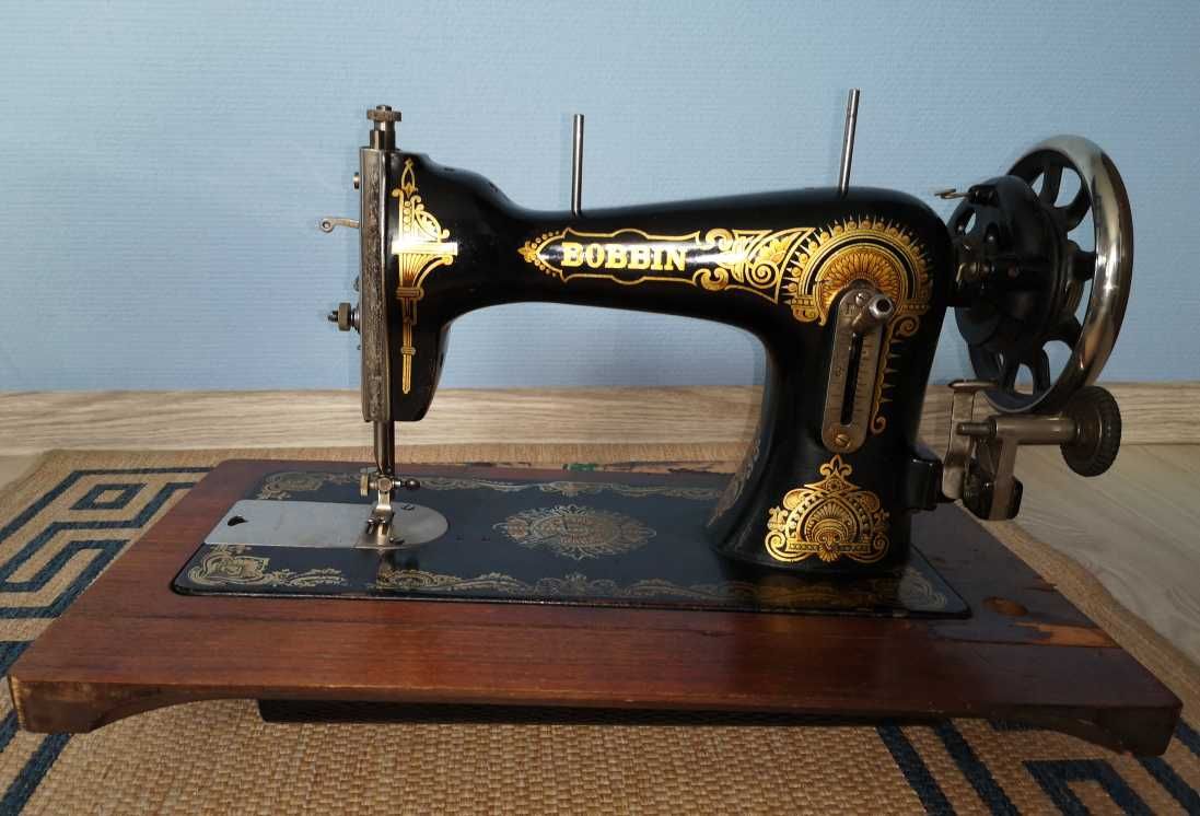 Zabytkowa maszyna do szycia BOBBIN