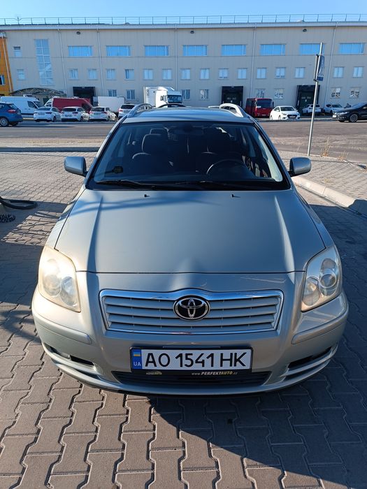 Toyota avensis 2004р