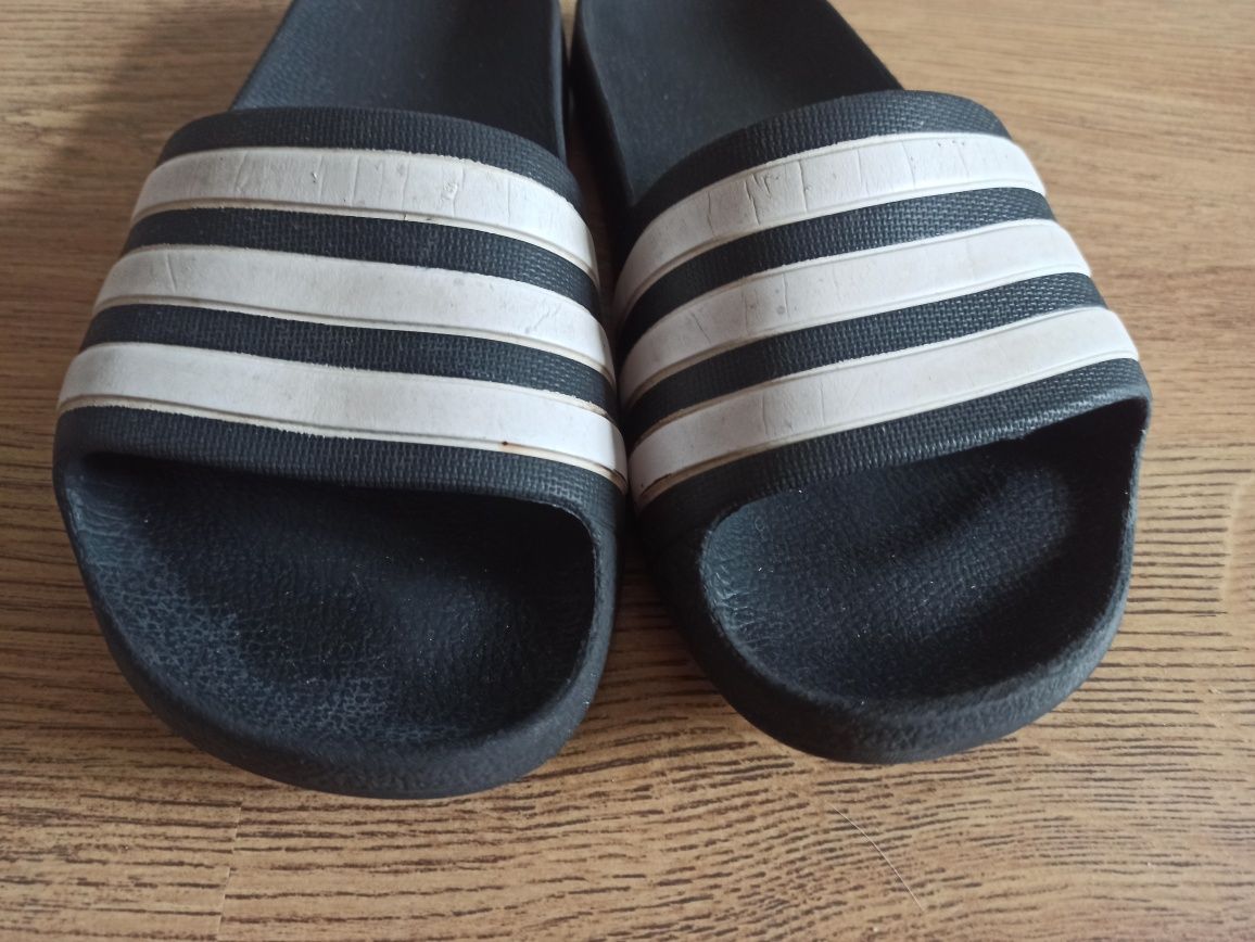Czarne klapki dziecięce adidas rozmiar 32