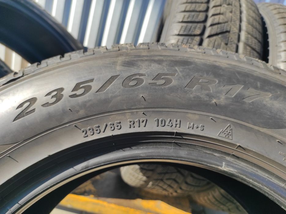 Шини 235/65R17 Pirelli