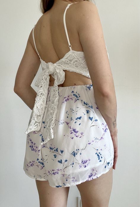 Biały kombinezon wiązany r. 36