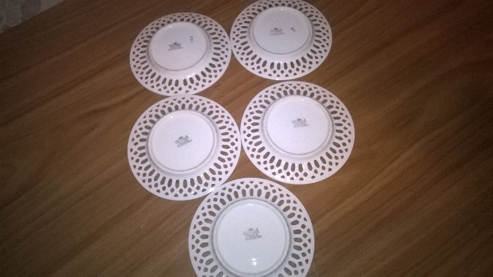 Talerzyki deserowe Victoria-ażurowe SYGNOWANE.Porcelana
