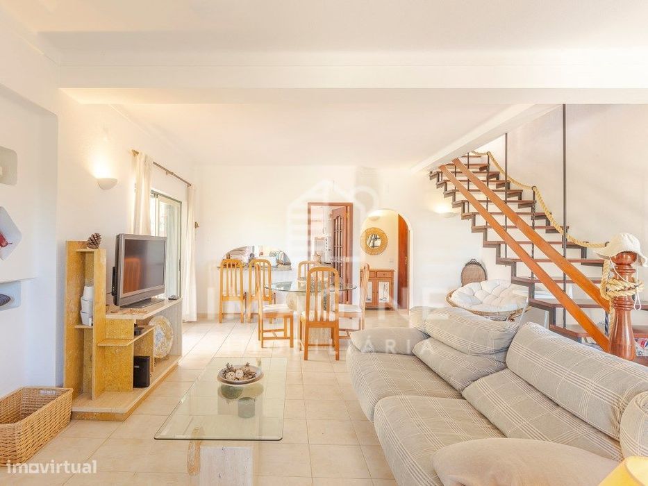 Moradia com jardim e terraço com vista de Mar