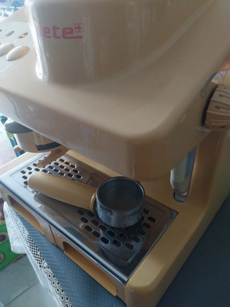 Maquina cafe cinbalino com moinho  incorporado