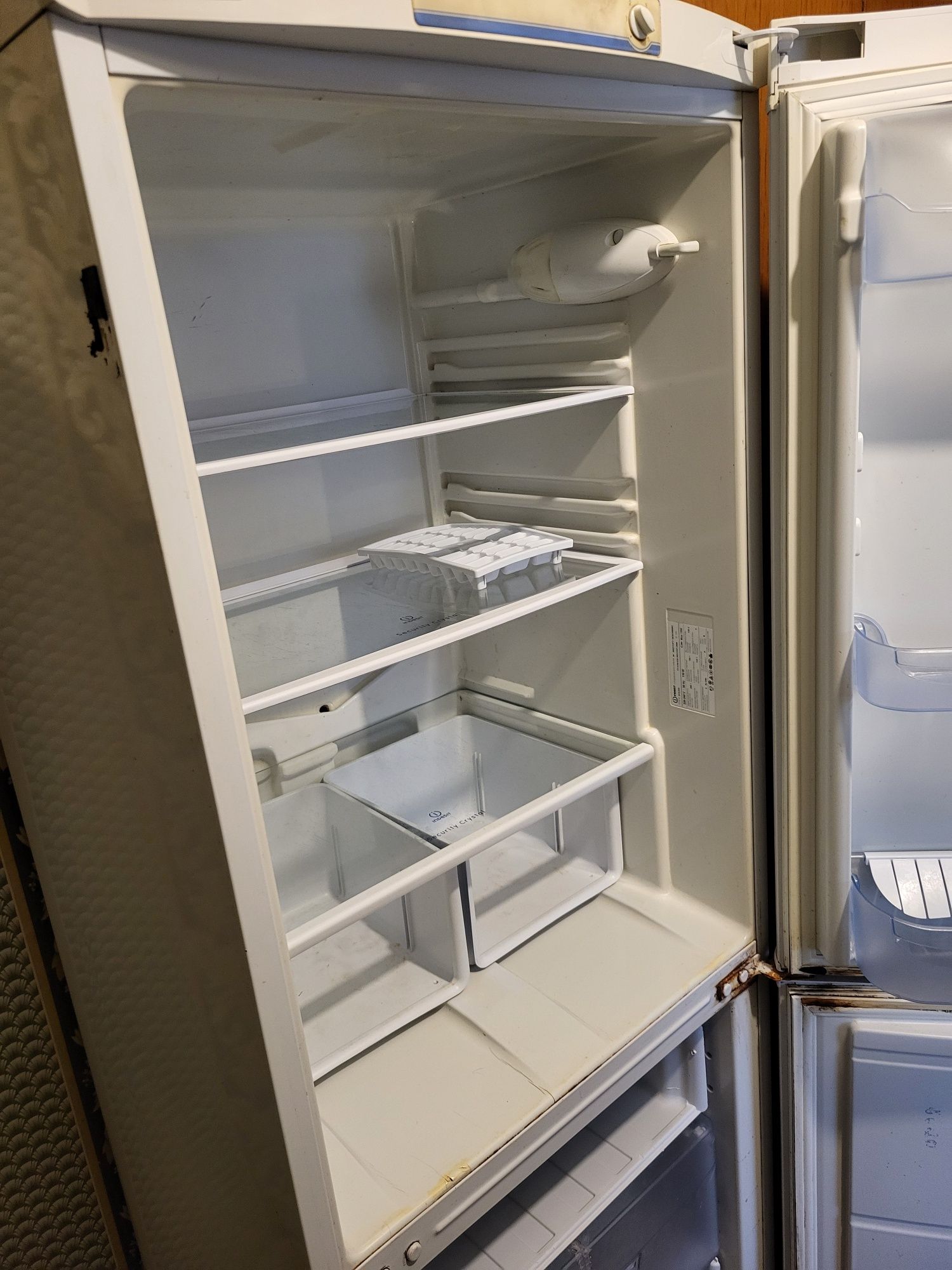 Холодильник индезит В16 025