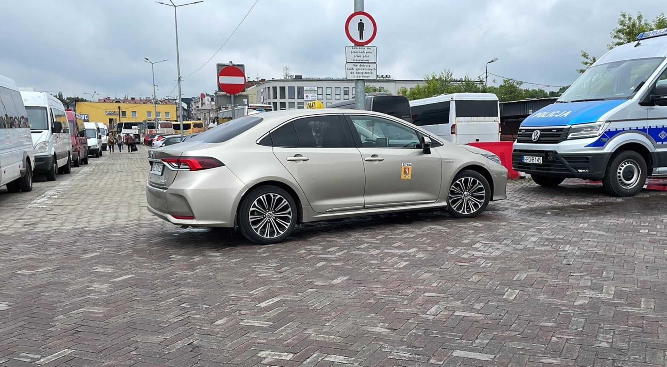 Wynajem aut TAXI (UBER, BOLT, FREENOW) - Corolla Hybrid LPG 800zł/tydz