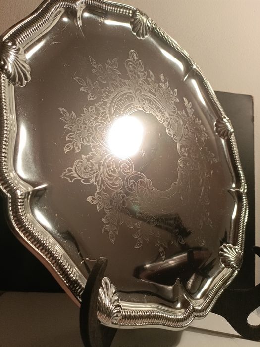 Bandeja prateada decorativa