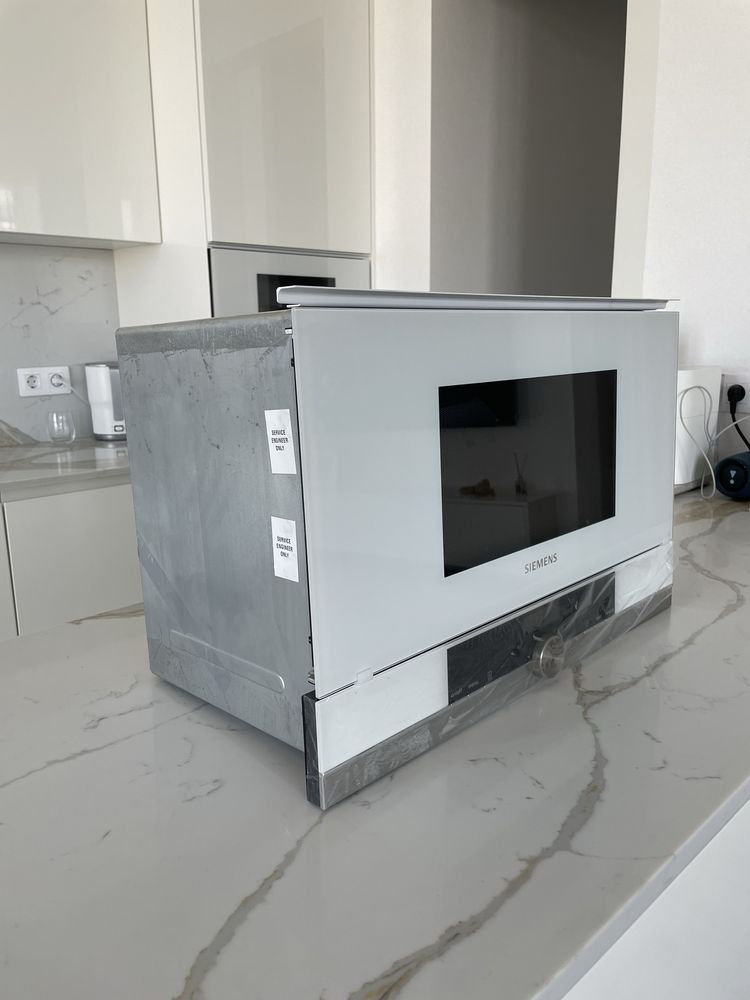 Мікрохвильовка вбудована SIEMENS BF634LGW1.