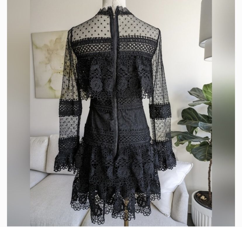 Чорна вишукана сукня