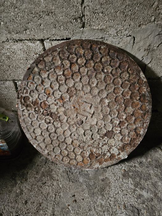 Люк з корпусом чугун, каналізаційний