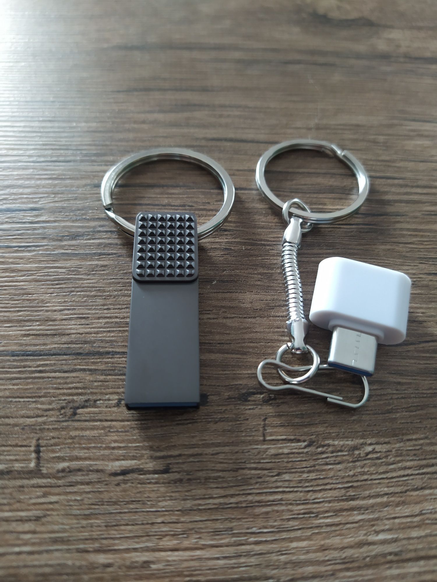 Pendrive o pojemności 256GB.