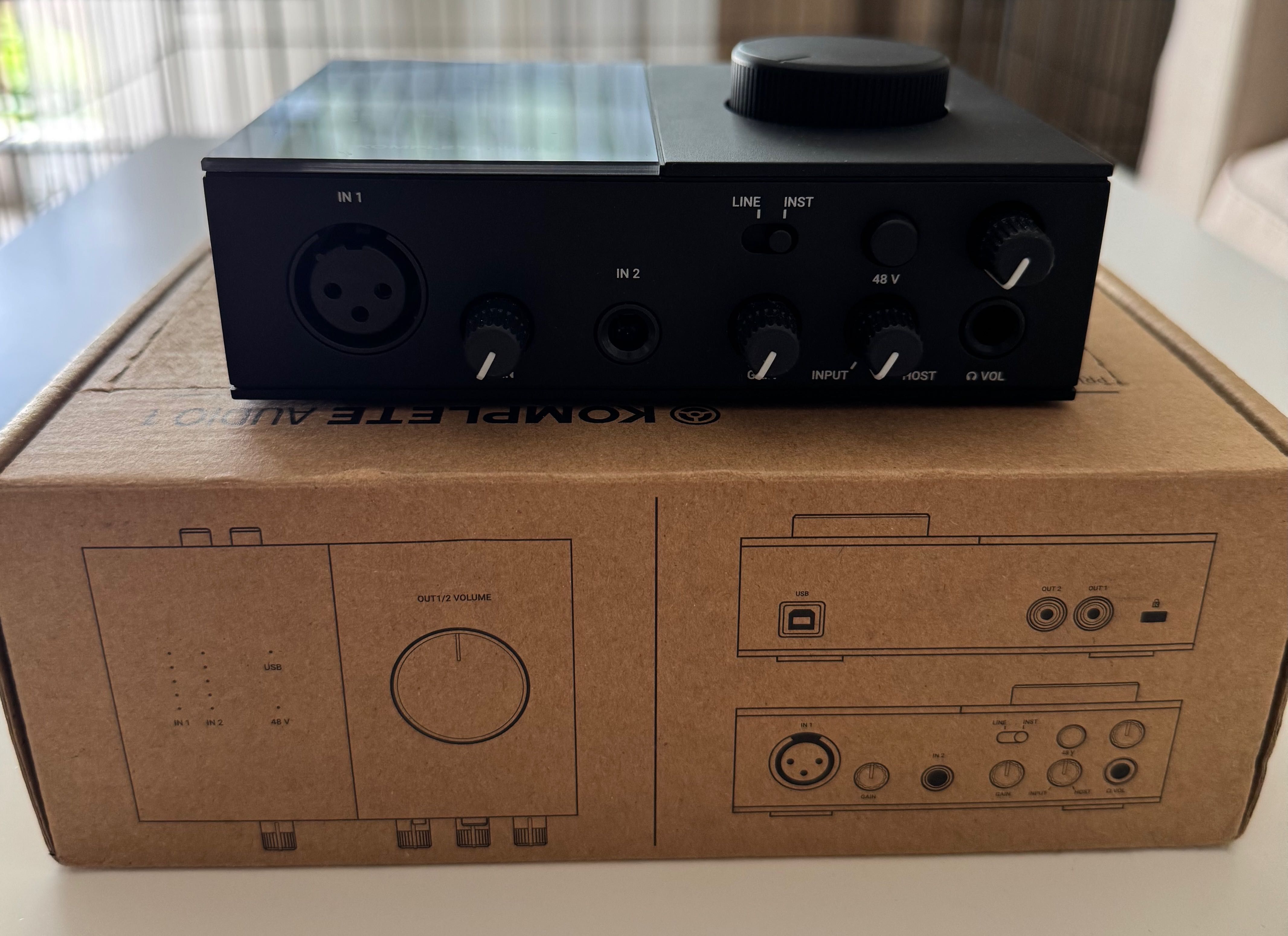 Native Instruments Komlete Audio 1 - stan bdb.
