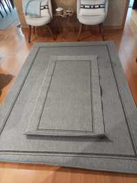 Carpete e 2 tapetes