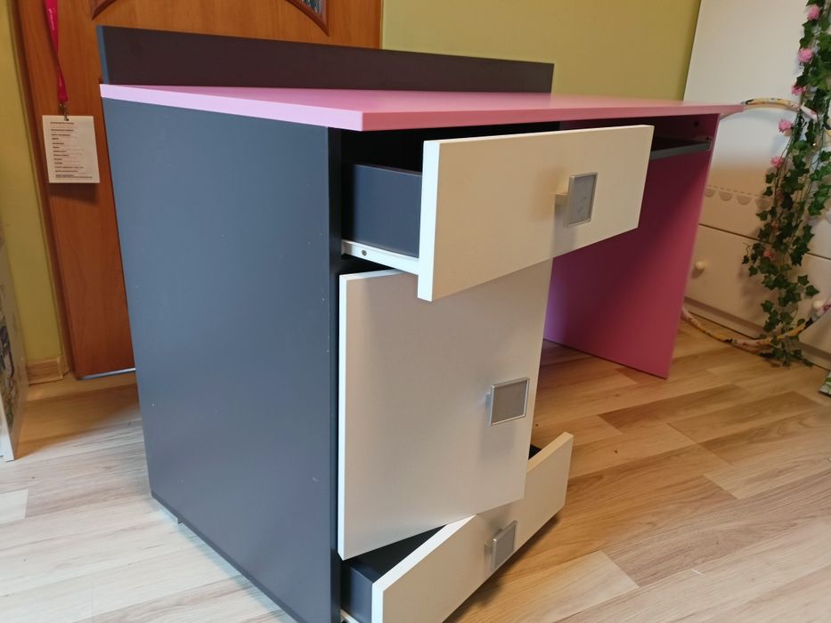 Biurko młodzieżowe z kolekcji PINK