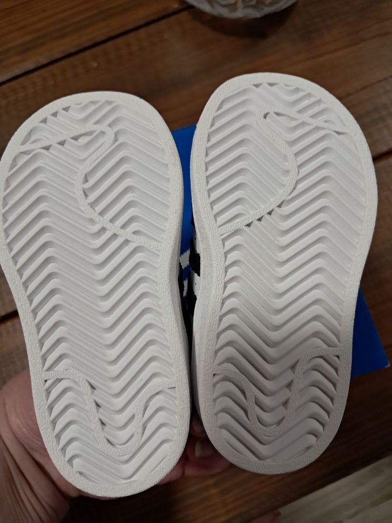 Sapatilhas adidas bebé T20