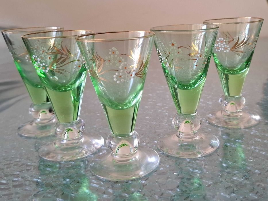 Conjunto de Licoreira e Cálices Muito Antigo