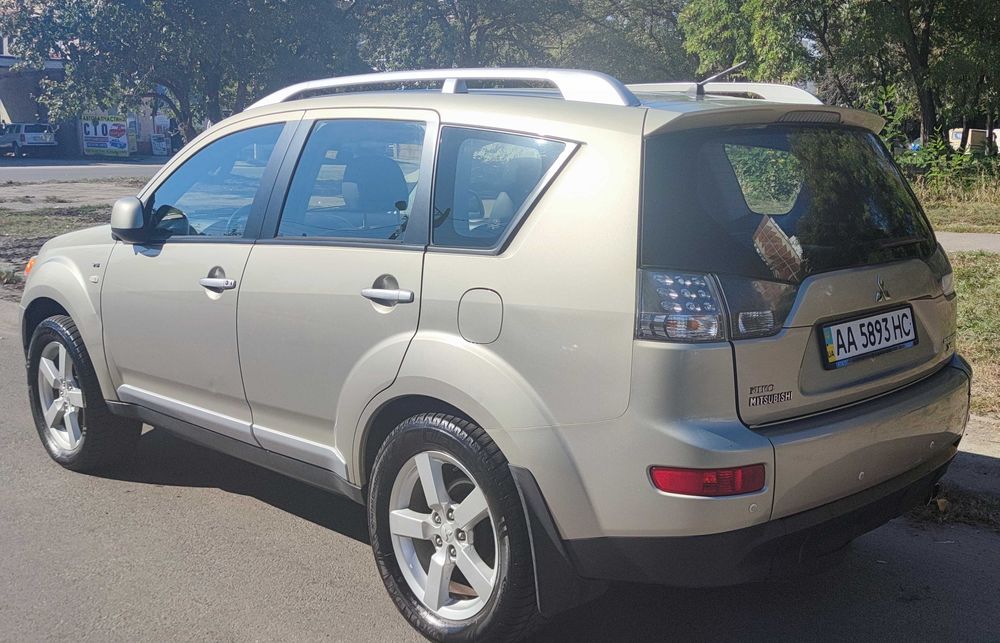 Mitsubishi Outlander XL