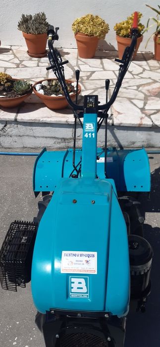 Motocultivador Bertolini Lombardini pulverizador