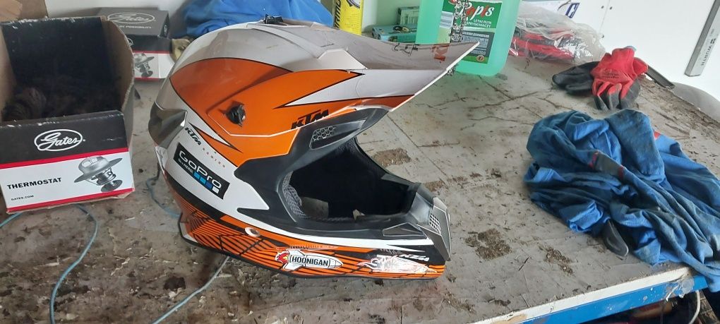 Kask KTM na motocykl bądź na rower