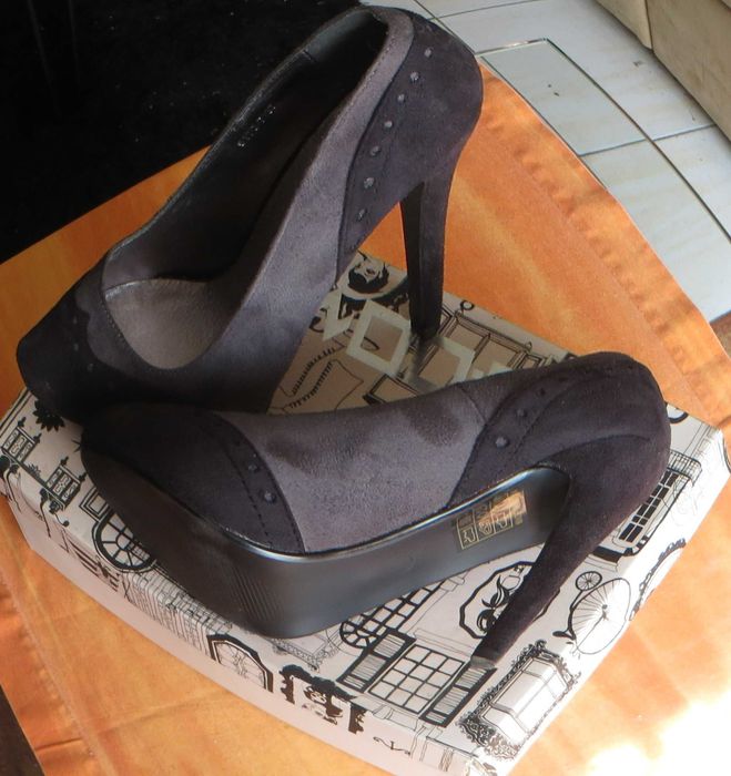 Sapatos Camurça Preto e Cinzento, Salto Alto - Nº 37