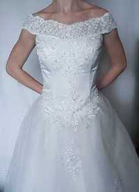 Свадебное платье с открытыми плечами и шлейфом, весільна сукня