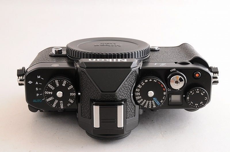 NIKON Z f e 40mm f2 SE + Extras