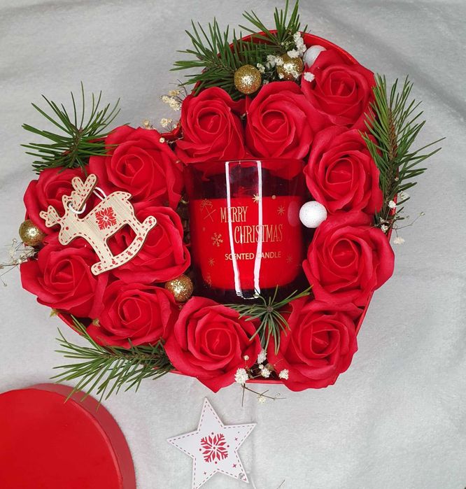 Zestaw prezentowy z świecą, świąteczny, róże mydlane Flowerbox