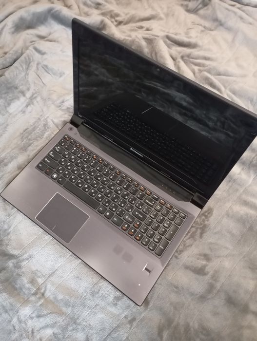 Lenovo (i7 • 16GB RAM • SSD 512GB • NVIDIA 2GB)