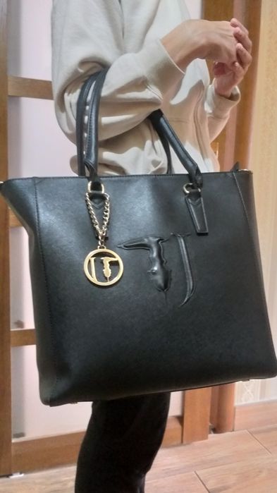 Парфум від Ів Роше для жінок,вигідно.