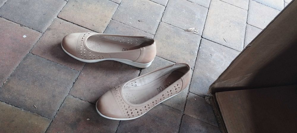 Damskie półbuty na małym koturnie 37 LASOCKI