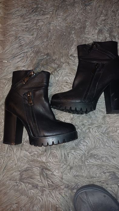 Botki nowe z wadą 36