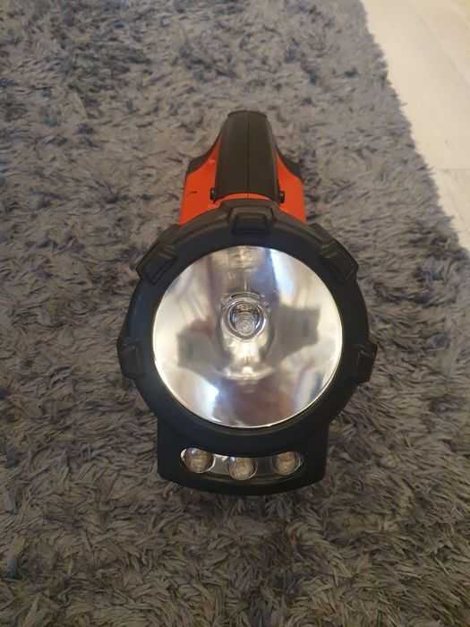 Duża latarka mactronic.