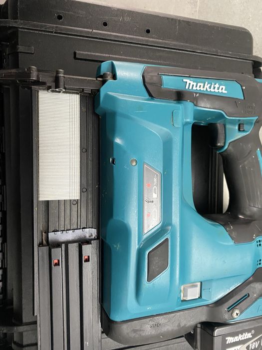 Makita  18v DBN 500  gwozdziarka  body