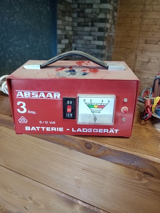 Зарядні пристрої автомобільні