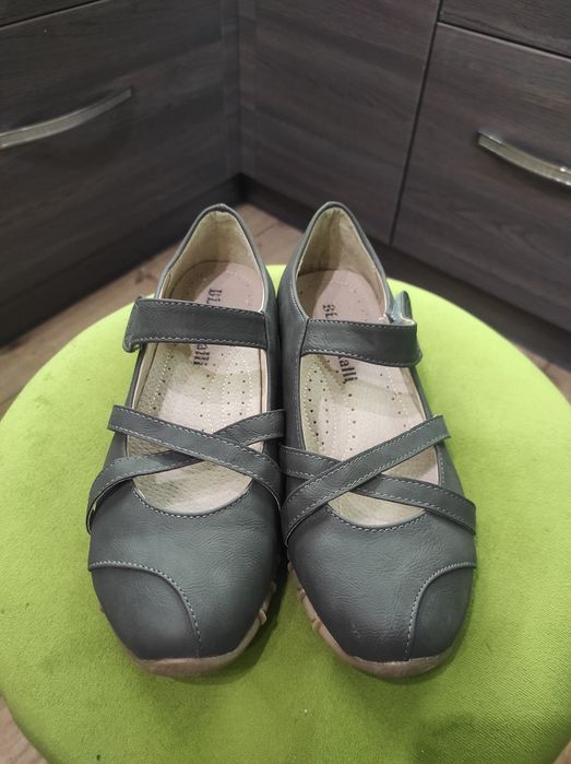 Туфли, босоножки,  сандалии на липучке хорошего качества 38