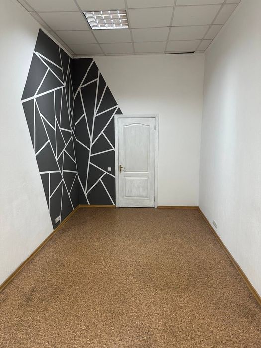 Оренда офісного приміщення в офісній будівлі в центрі міста