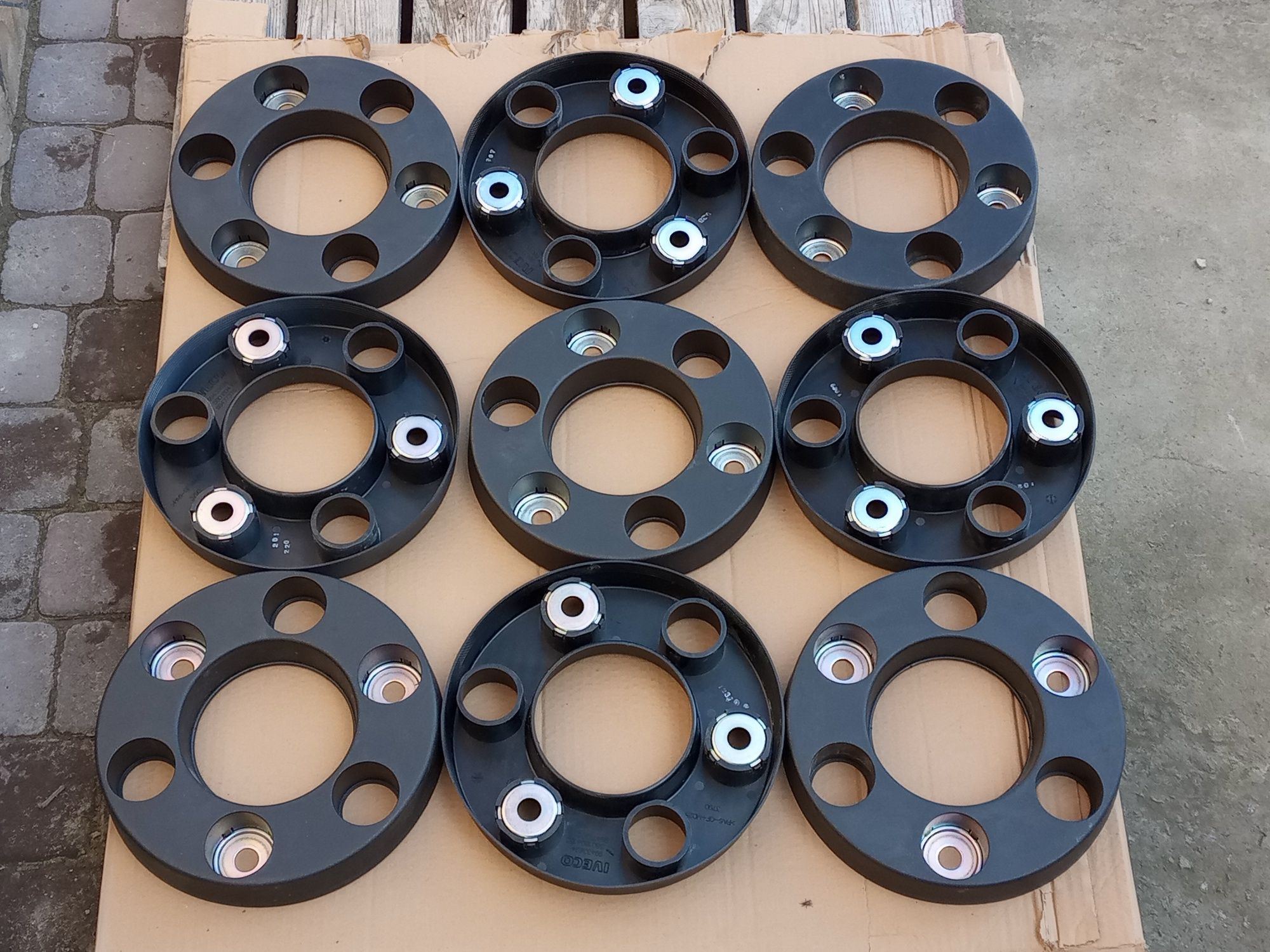 Ковпаки нові на металеві диски спарка 6×205/ R16 - Івеко Дейлі
