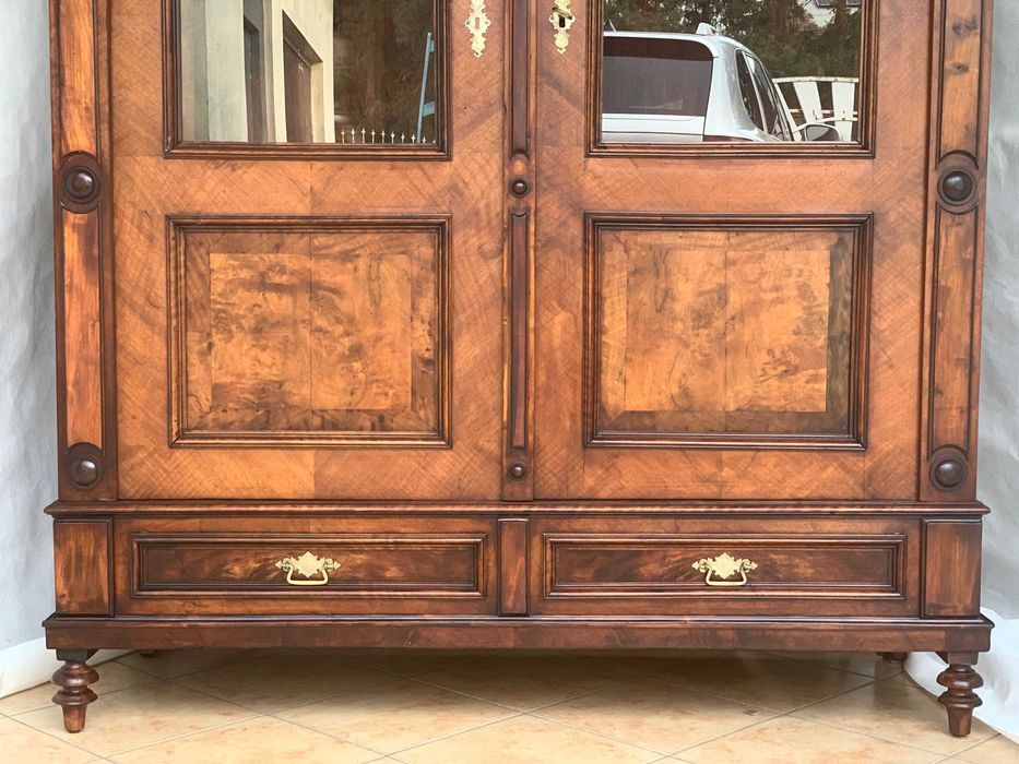 Kredens - Wtryna orzechowa z XIX wieku