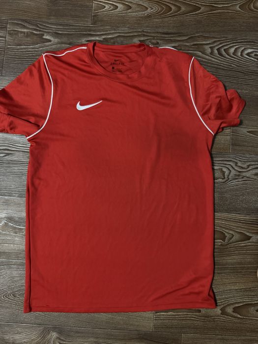 Nike Dri-FIT червона футболка