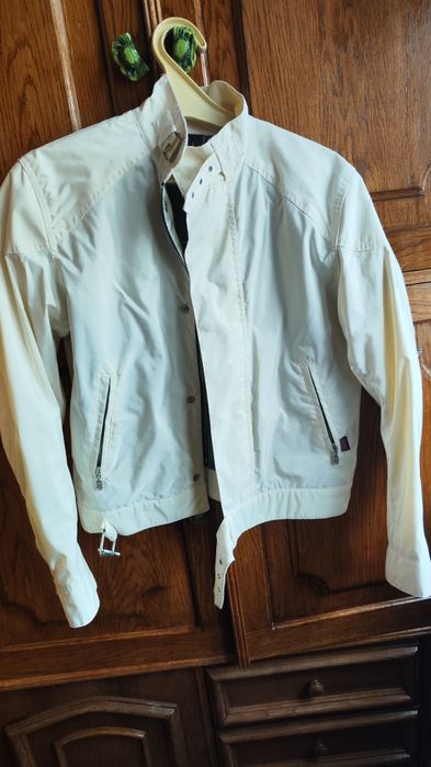 Жіноча осіння куртка