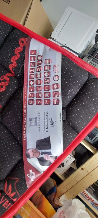 Estrado e colchão de casal com pouco uso