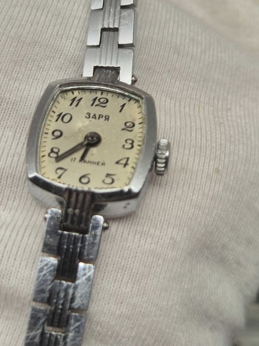 Damski srebrny zegarek *Zaria*