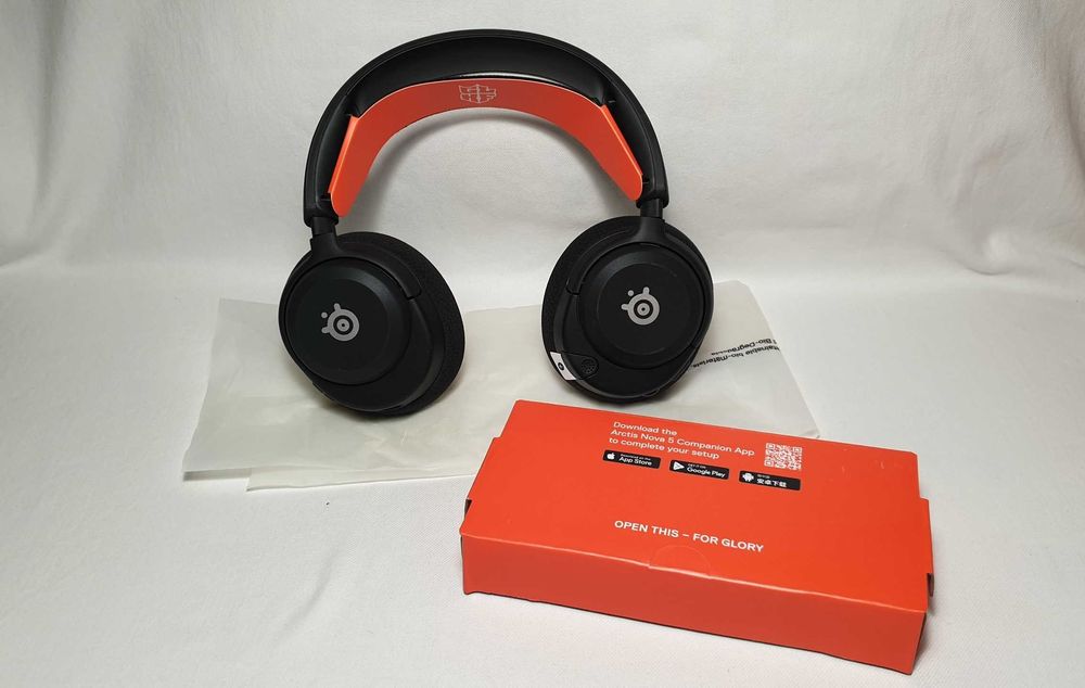 Słuchawki bezprzewodowe SteelSeries Arctis Nova 5 jak NOWE.