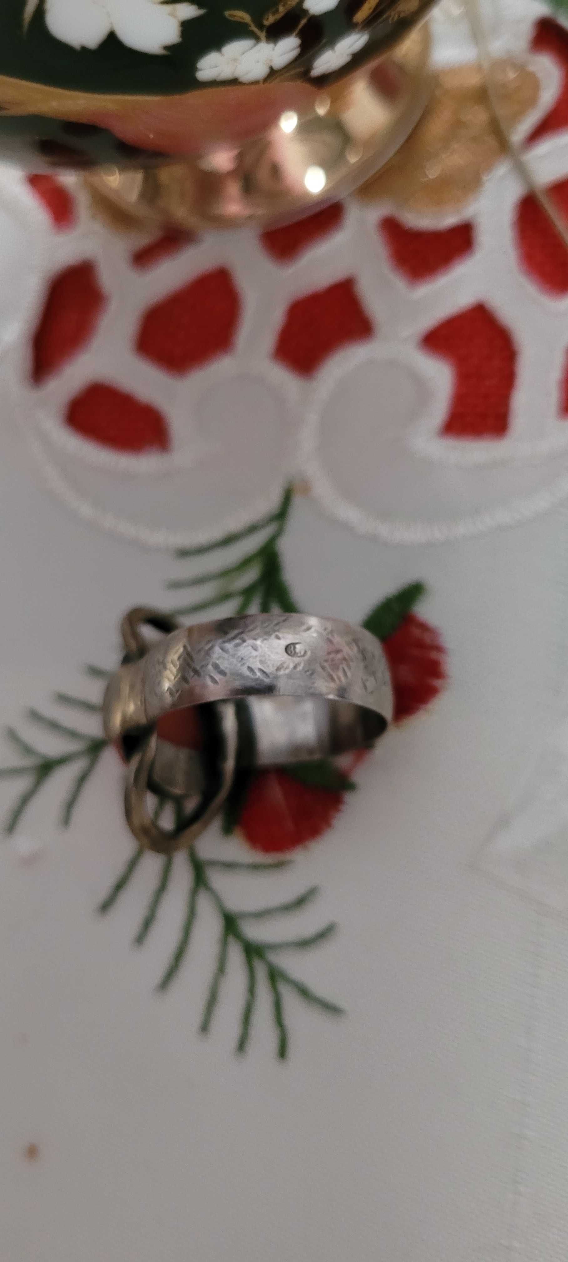 Stary srebrny pierścionek z koralem JF Fajngold