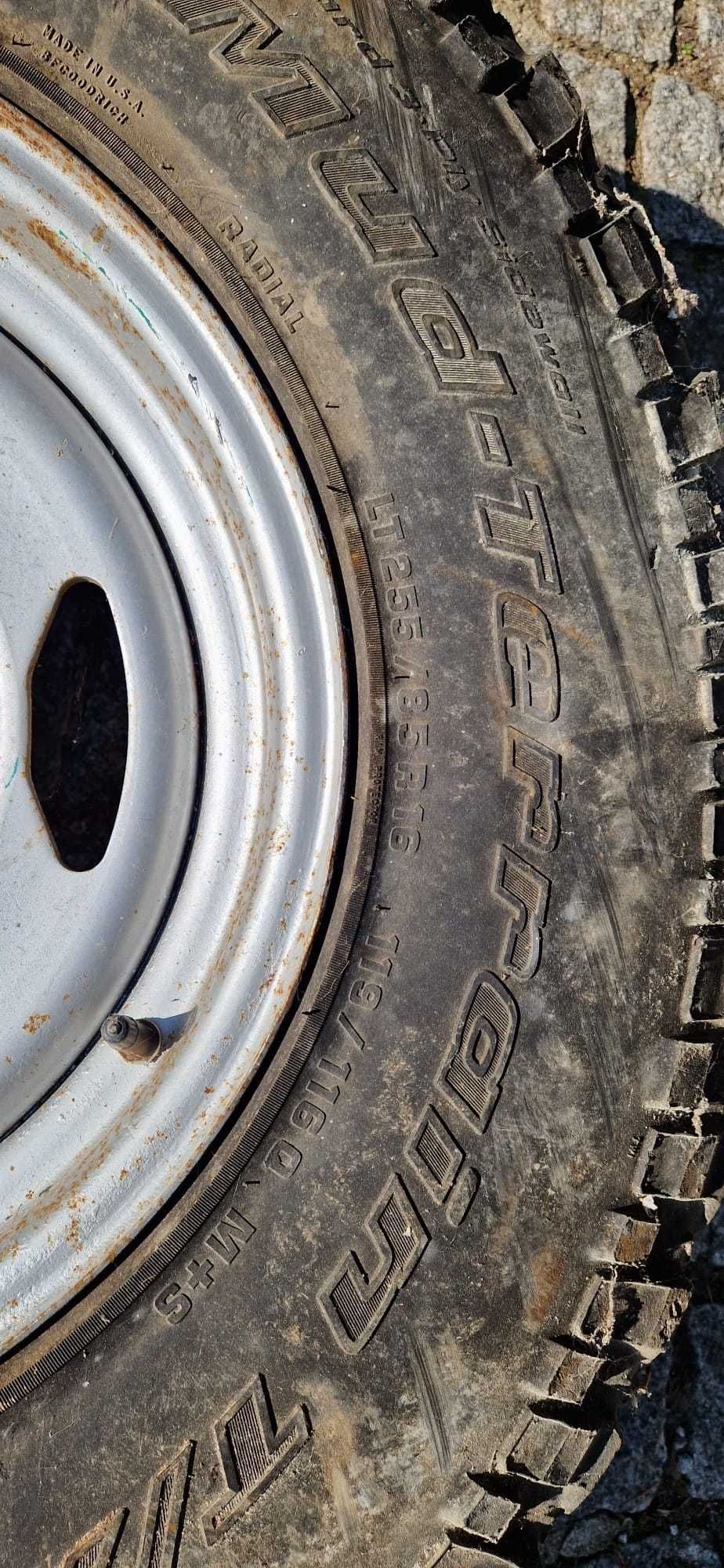 Rodas de ferro (Land Rover Discovery)