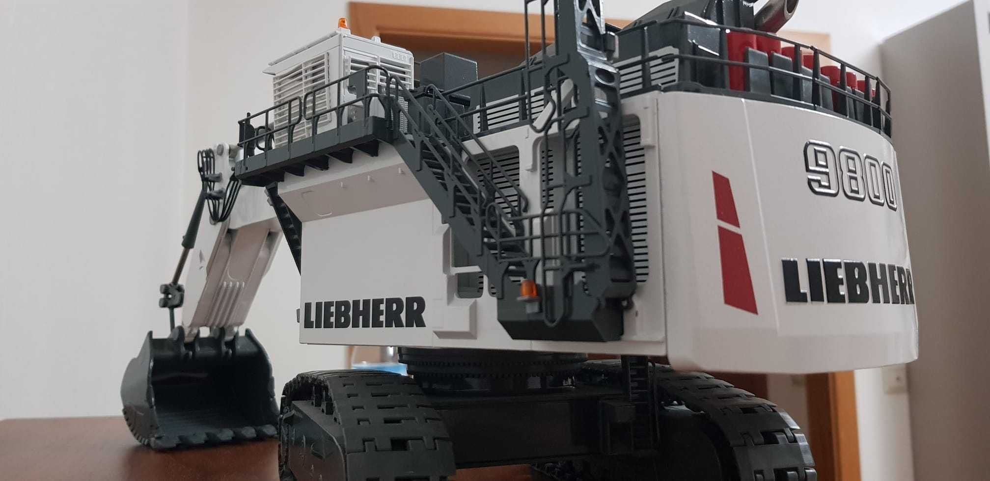 Miniatura LIEBHERR 9800 escala 1:50000