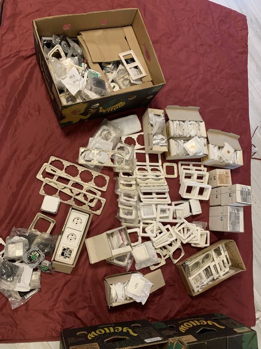 Zestaw ramki gniazdka przelaczniki Jung i inne