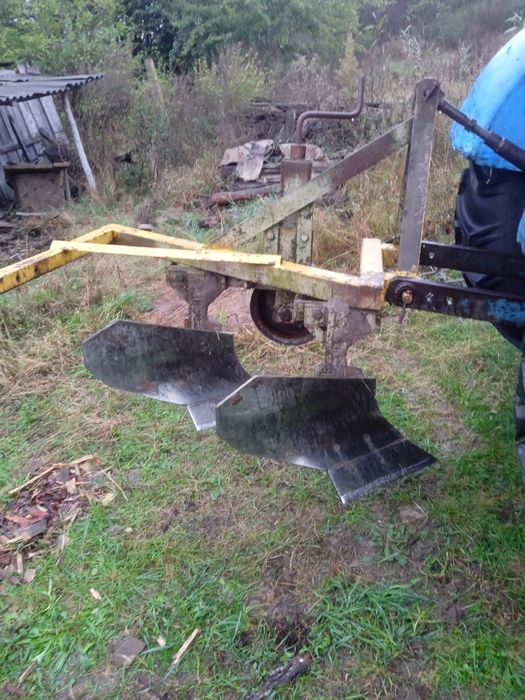 Продам плуг двух корпусний