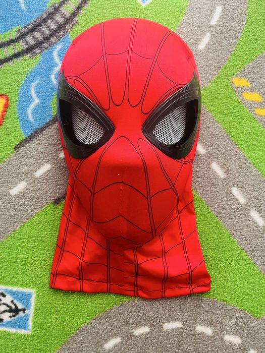 Маска людина павук