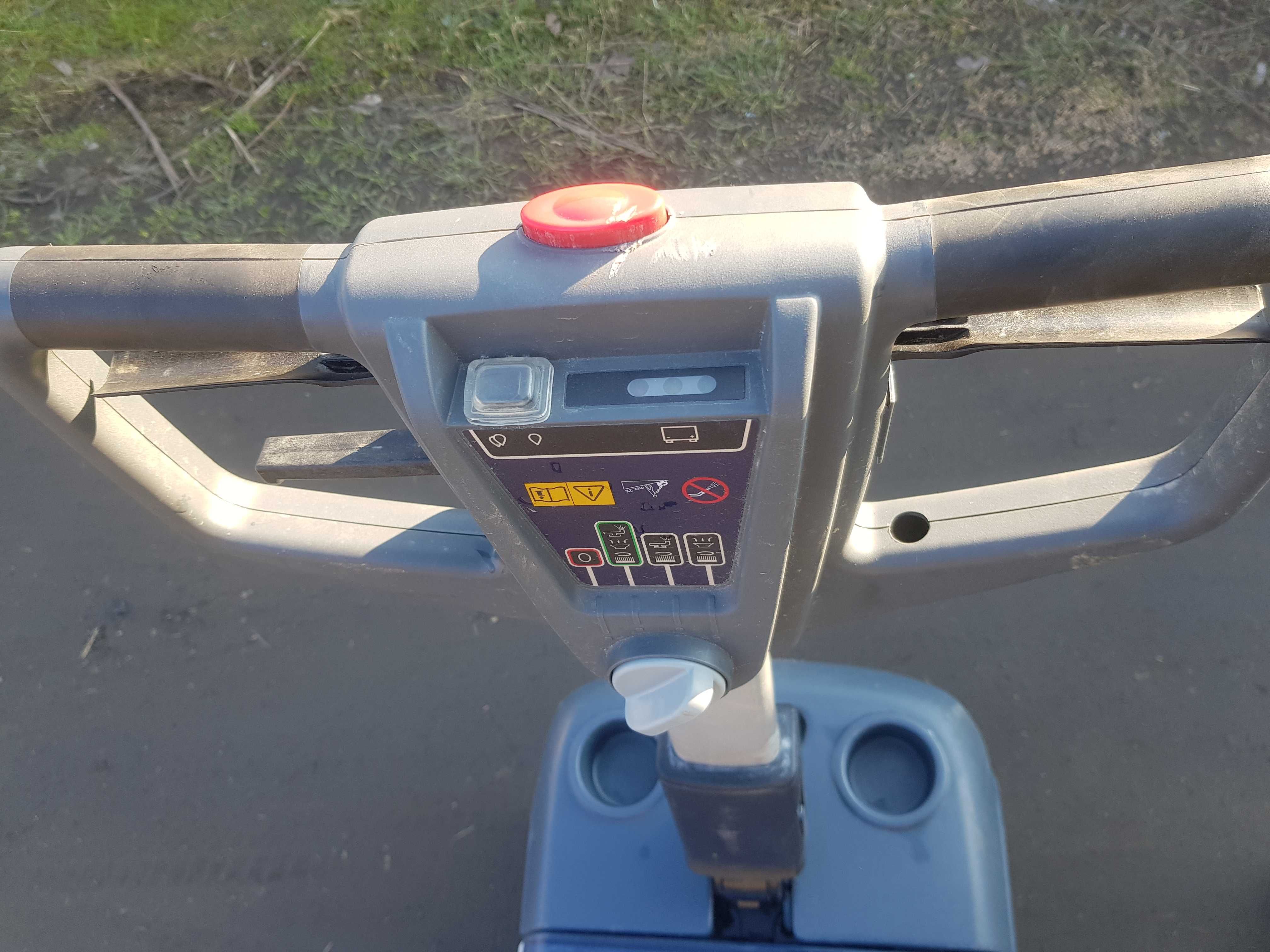 Profesjonalna Szorowarka Nilfisk SC 350 automat myjący